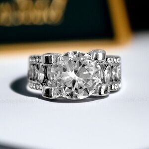 Crystal Rhinestone Ring Silver Round Love Ring Size 7 Hypoallergenic NWOT